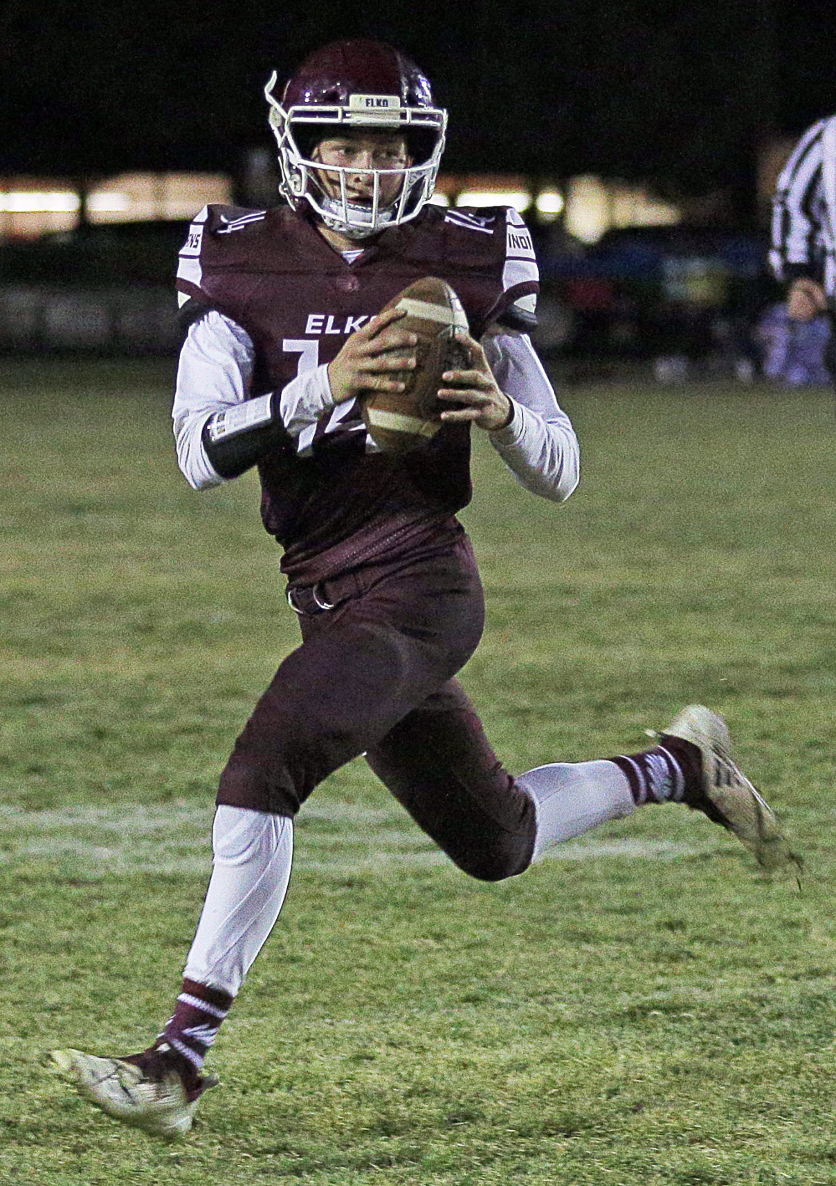 Lowry at Elko Football 27.jpg